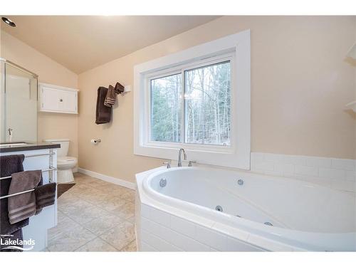 328 East Browns Road, Huntsville, ON - Indoor Photo Showing Bathroom