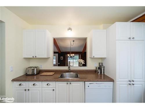 328 East Browns Road, Huntsville, ON - Indoor Photo Showing Kitchen