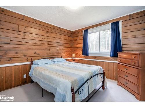 328 East Browns Road, Huntsville, ON - Indoor Photo Showing Bedroom