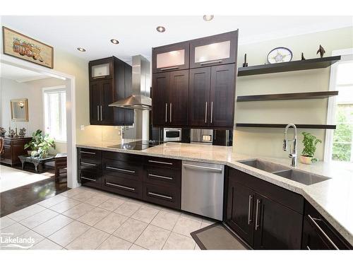 22 Kells Crescent, Collingwood, ON - Indoor Photo Showing Kitchen With Double Sink With Upgraded Kitchen