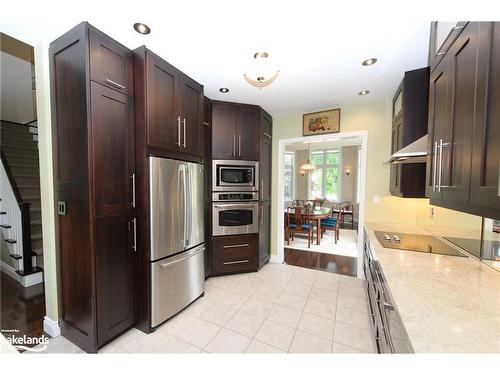 22 Kells Crescent, Collingwood, ON - Indoor Photo Showing Kitchen