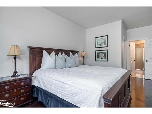 7 North Maple Street, Collingwood, ON - Indoor Photo Showing Bedroom