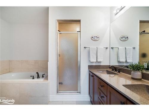 7 North Maple Street, Collingwood, ON - Indoor Photo Showing Bathroom
