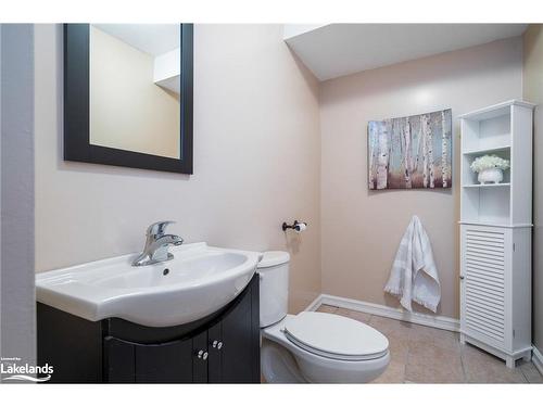 7 North Maple Street, Collingwood, ON - Indoor Photo Showing Bathroom