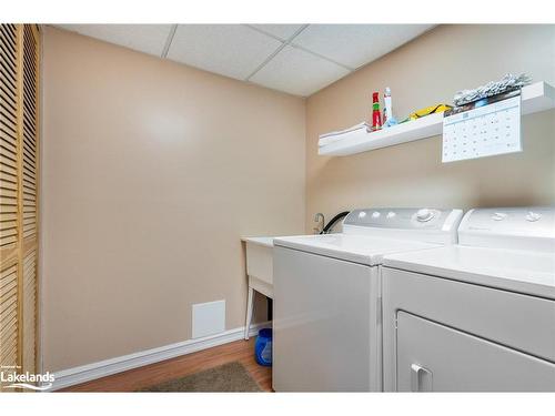 7 North Maple Street, Collingwood, ON - Indoor Photo Showing Laundry Room