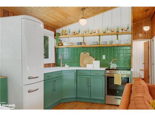 1071 Forrester Trail, Bracebridge, ON - Indoor Photo Showing Kitchen