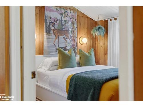 1071 Forrester Trail, Bracebridge, ON - Indoor Photo Showing Bedroom