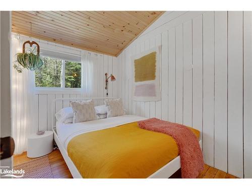 1071 Forrester Trail, Bracebridge, ON - Indoor Photo Showing Bedroom
