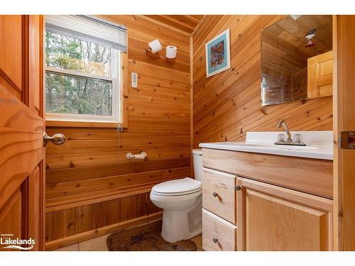 997G Island Lake Road, Kearney, ON - Indoor Photo Showing Bathroom