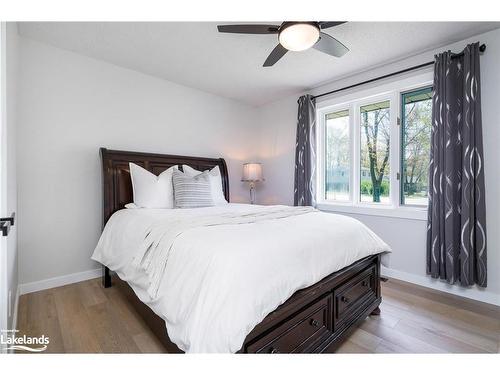47 Frederick Drive, Wasaga Beach, ON - Indoor Photo Showing Bedroom