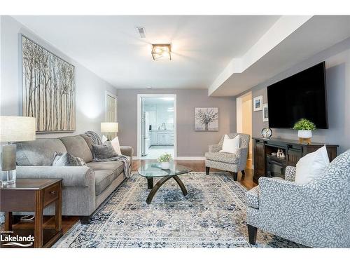 47 Frederick Drive, Wasaga Beach, ON - Indoor Photo Showing Living Room