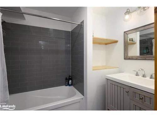 210 Arlberg Crescent, The Blue Mountains, ON - Indoor Photo Showing Bathroom