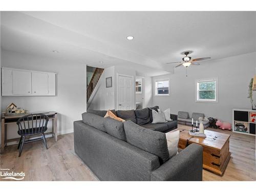 114 Wellington Street, Feversham, ON - Indoor Photo Showing Living Room