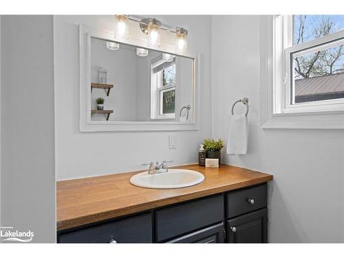 114 Wellington Street, Feversham, ON - Indoor Photo Showing Bathroom