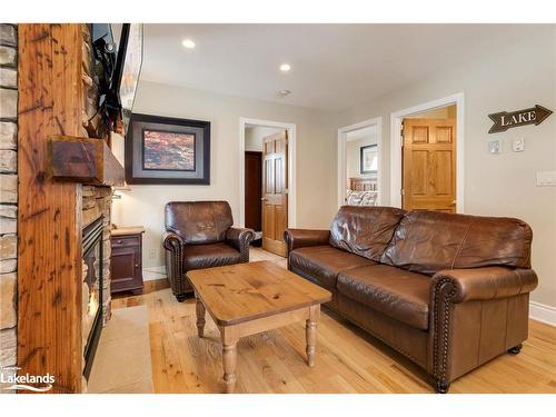 105-10-1052 Rat Bay Road, Lake Of Bays (Twp), ON - Indoor Photo Showing Living Room