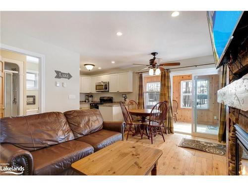 105-10-1052 Rat Bay Road, Lake Of Bays (Twp), ON - Indoor Photo Showing Living Room