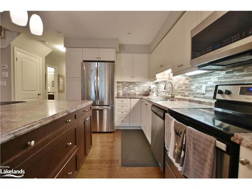 42 Conservation Way, Collingwood, ON - Indoor Photo Showing Kitchen With Double Sink With Upgraded Kitchen