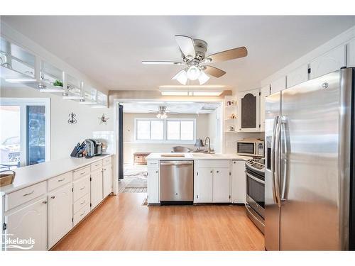 409 Pheasant Lane, Midland, ON - Indoor Photo Showing Kitchen With Upgraded Kitchen