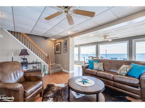 409 Pheasant Lane, Midland, ON - Indoor Photo Showing Living Room