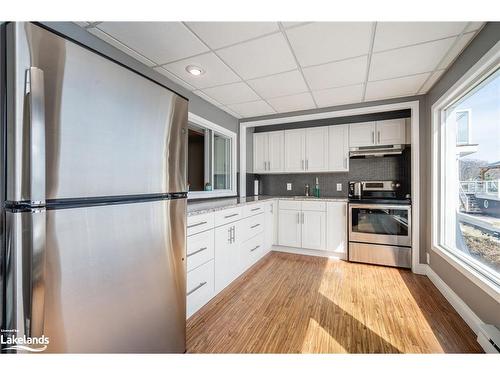 409 Pheasant Lane, Midland, ON - Indoor Photo Showing Kitchen