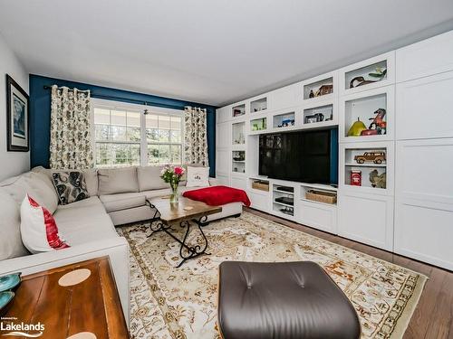 53 Donald Street, Bracebridge, ON - Indoor Photo Showing Living Room