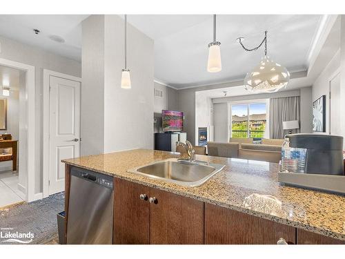 340 341-220 Gord Canning Drive, The Blue Mountains, ON - Indoor Photo Showing Kitchen