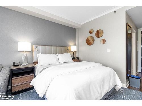 340 341-220 Gord Canning Drive, The Blue Mountains, ON - Indoor Photo Showing Bedroom