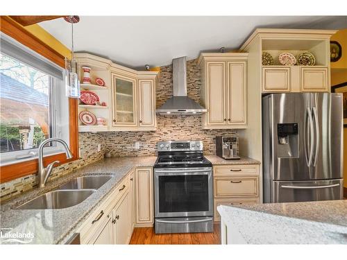 134 Glenlake Boulevard, Collingwood, ON - Indoor Photo Showing Kitchen With Double Sink