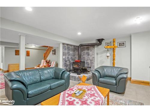 134 Glenlake Boulevard, Collingwood, ON - Indoor Photo Showing Living Room