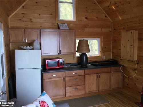 515 Park Road, Machar, ON - Indoor Photo Showing Kitchen