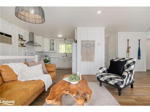 365 Cedar Ave, Meaford, ON - Indoor Photo Showing Living Room