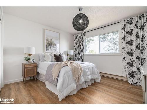 365 Cedar Ave, Meaford, ON - Indoor Photo Showing Bedroom