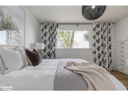 365 Cedar Ave, Meaford, ON - Indoor Photo Showing Bedroom