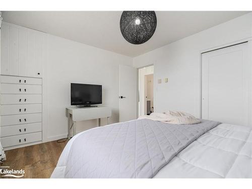 365 Cedar Ave, Meaford, ON - Indoor Photo Showing Bedroom