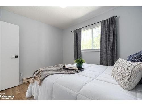 365 Cedar Ave, Meaford, ON - Indoor Photo Showing Bedroom