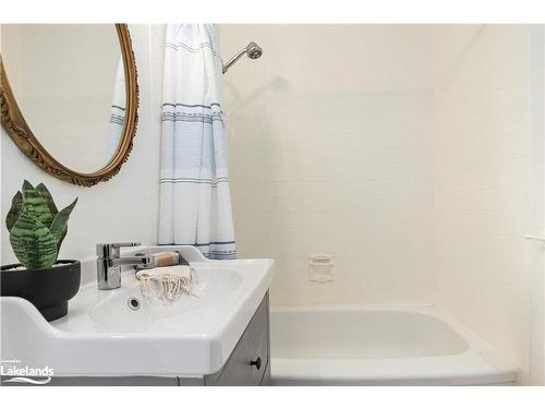 365 Cedar Ave, Meaford, ON - Indoor Photo Showing Bathroom