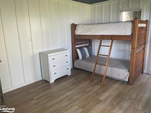 365 Cedar Ave, Meaford, ON - Indoor Photo Showing Bedroom