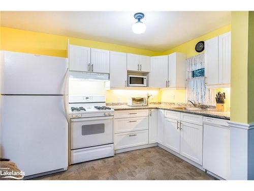 99 Betty Boulevard, Wasaga Beach, ON - Indoor Photo Showing Kitchen