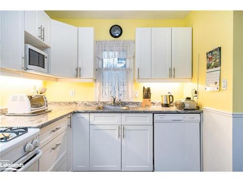 99 Betty Boulevard, Wasaga Beach, ON - Indoor Photo Showing Kitchen