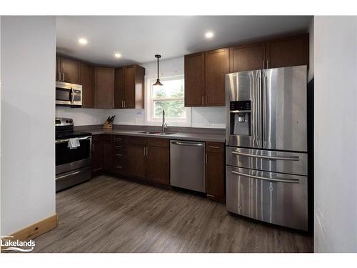 210 Arlberg Crescent, The Blue Mountains, ON - Indoor Photo Showing Kitchen