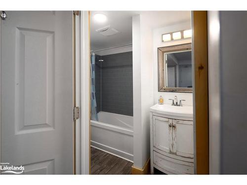 210 Arlberg Crescent, The Blue Mountains, ON - Indoor Photo Showing Bathroom