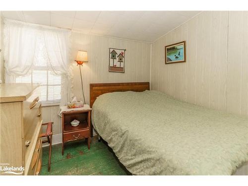 1056 Fox Point Road, Bracebridge, ON - Indoor Photo Showing Bedroom