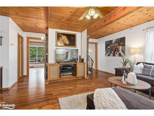 108 Barclay Boulevard, The Blue Mountains, ON - Indoor Photo Showing Living Room