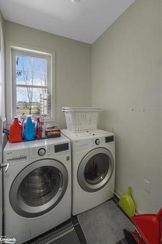 43 Clearbrook Trail, Bracebridge, ON - Indoor Photo Showing Laundry Room