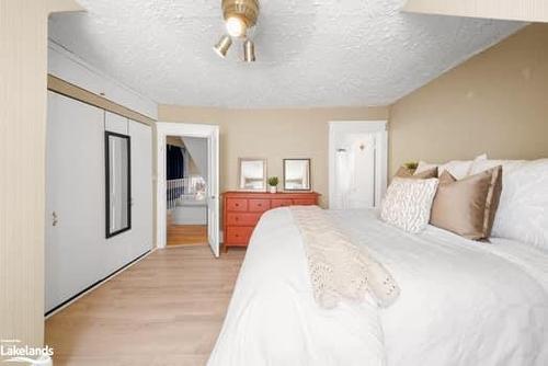 17 Waubeek Street, Parry Sound, ON - Indoor Photo Showing Bedroom