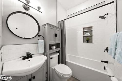 4-21 Prospect Street, Parry Sound, ON - Indoor Photo Showing Bathroom