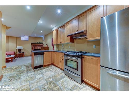 120 Venture Boulevard, The Blue Mountains, ON - Indoor Photo Showing Kitchen