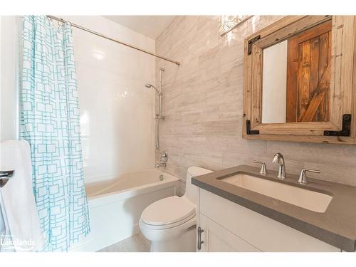 280 Sunset Boulevard, Thornbury, ON - Indoor Photo Showing Bathroom