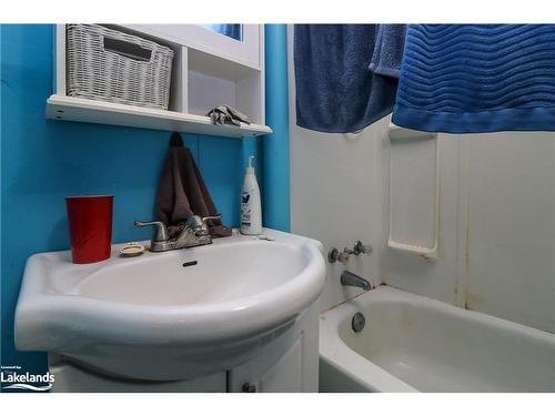 19 4Th Line, Collingwood, ON - Indoor Photo Showing Bathroom