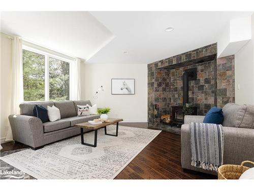 337 Pine Ridge Road, Huntsville, ON - Indoor Photo Showing Living Room With Fireplace
